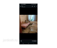 КОМНАТАга 1кыз керек.или Комната берилет.20000рМаникурь1000р Перманентный пакияж.3000р